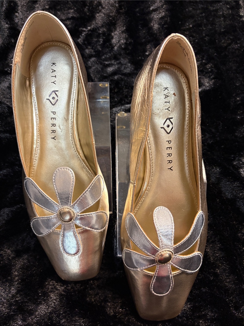 Katy Perry Elvie Daisy Metallic Gold Floral Appliqué Flats